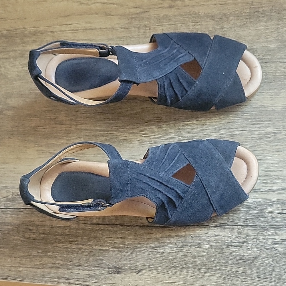 Earth Women's Wedge Sandals Navy Blue Suede Size 7B Comfort Casual Peep Toe Shoe